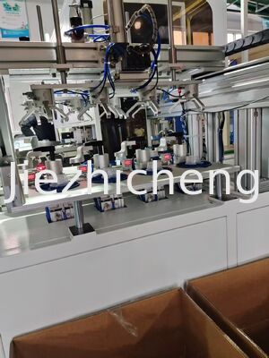 One-time waste liquid collection bag cover assembly machine